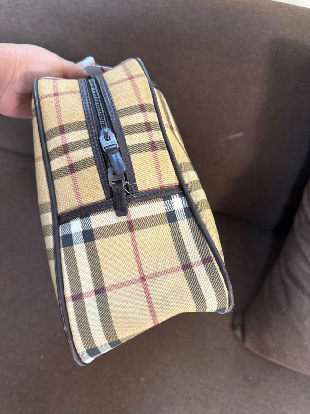 Burberry Beige Plaid Travel Bag with Dark Brown Handles - Picture 4 of 7